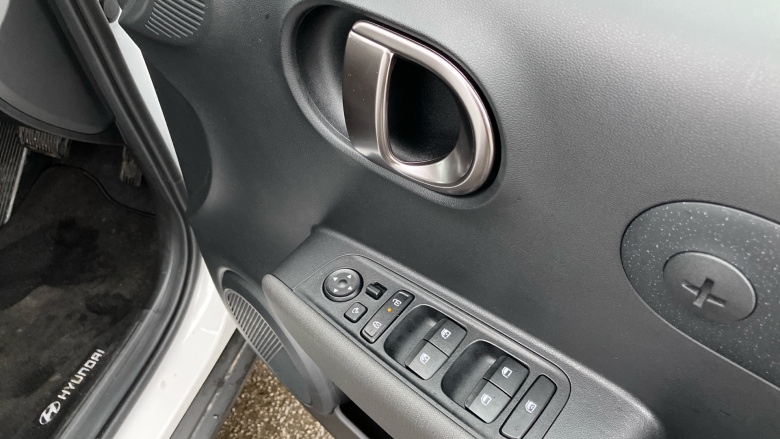 Hyundai INSTER 85kW 02 49kWh 5dr Auto Electric Hatchback